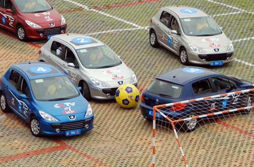 欧洲杯运球的小汽车